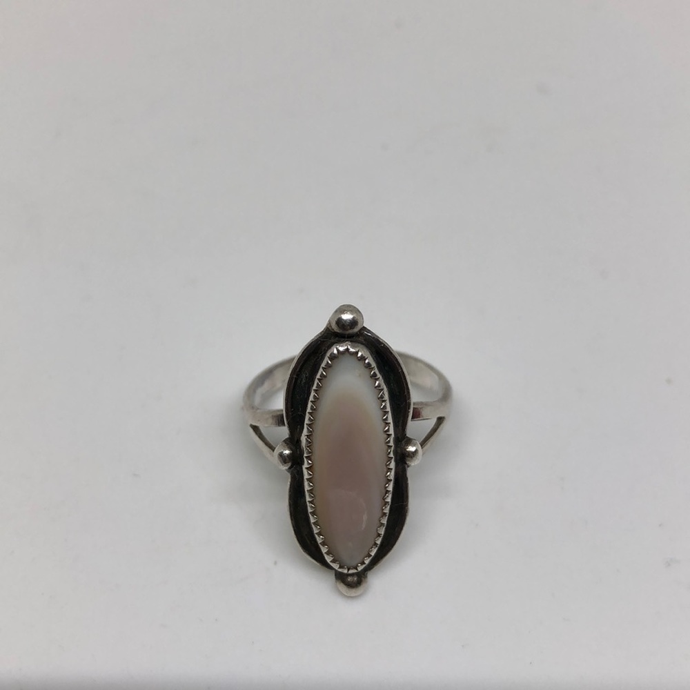Vintage Sterling Native pink M.O. pearl ring 7